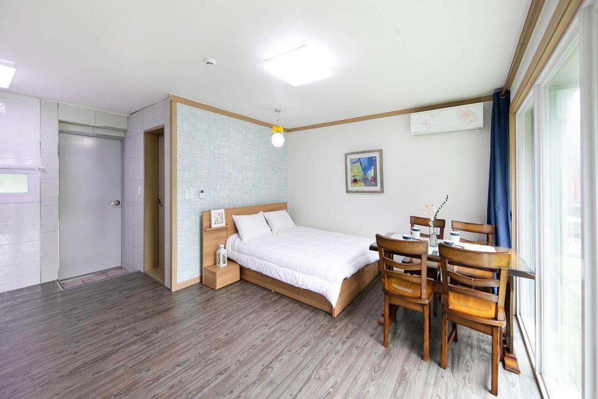 Hongcheon When You Are There Pension Номер фото