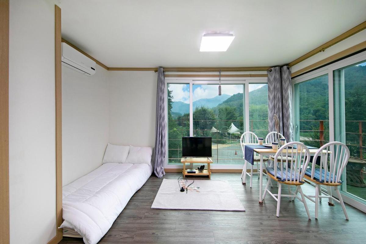 Hongcheon When You Are There Pension Номер фото