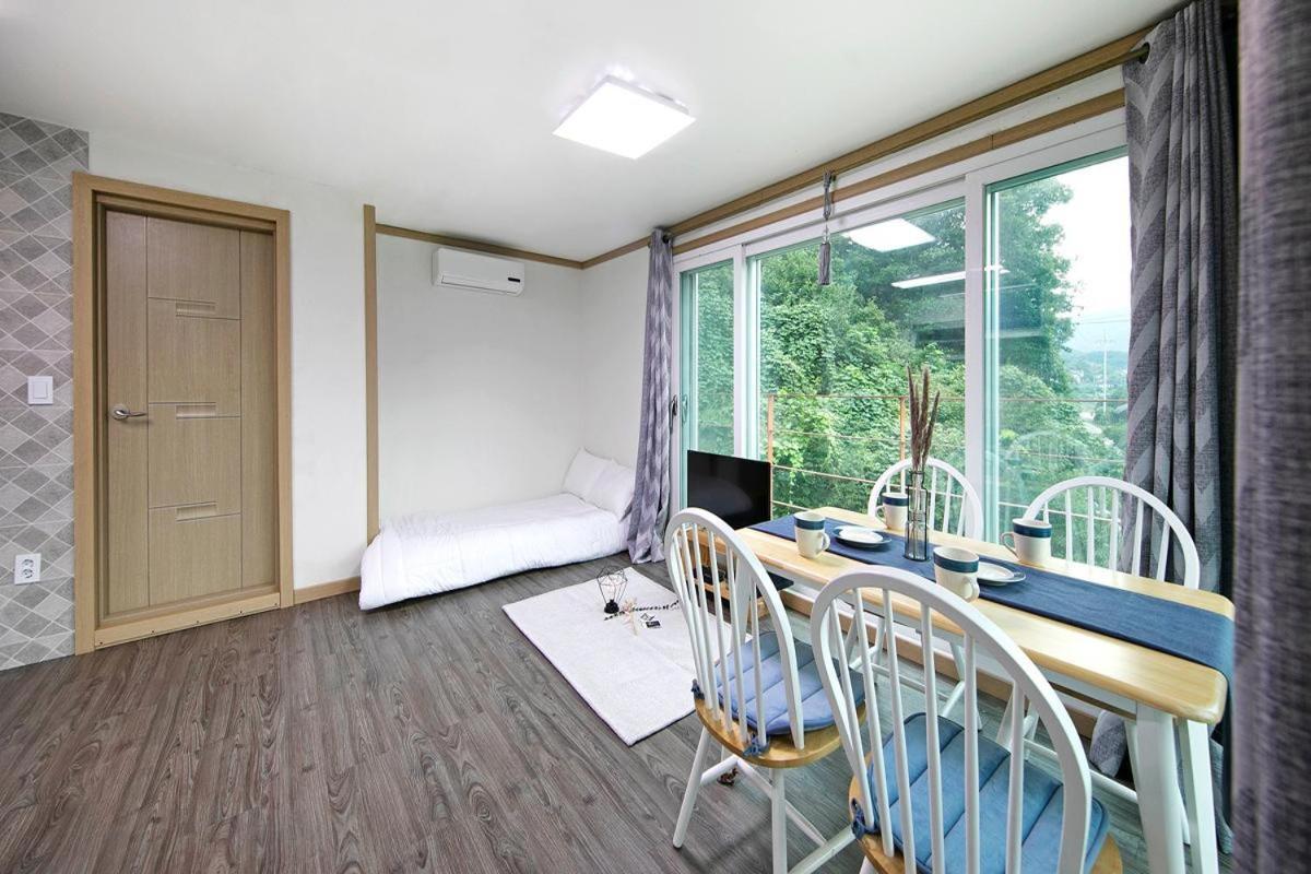 Hongcheon When You Are There Pension Номер фото